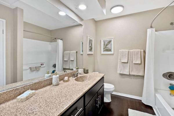 $3,516 / 3br - 1271ft2 - 3BD Townhome in Ontario- Easy Freeway Access & Nearby Entertainment64028084050691121