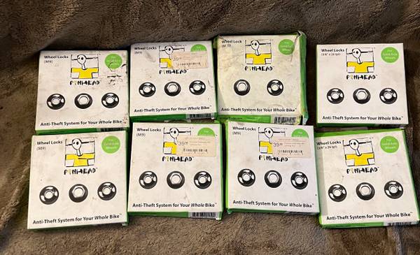 Pinhead solid axle wheel bolts 1