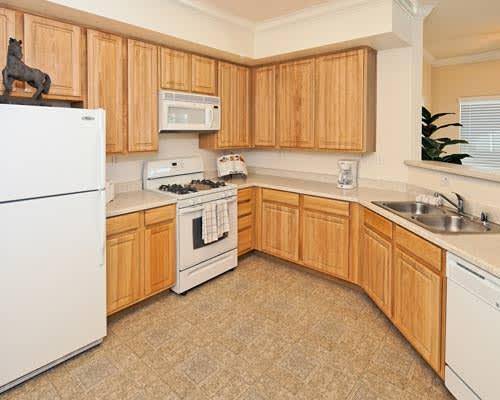 $2,795 / 2br - 1206ft2 - Selected, Clubhouse, On-Site Management, Carport (pittsburg / antioch)63880133048961123
