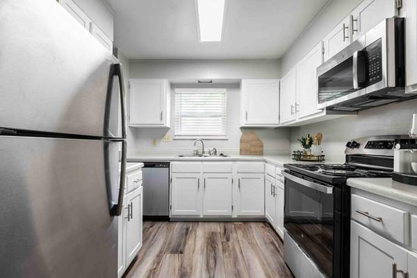 $1,501 / 2br - 980ft2 - Find comfort in a 2 bedroom, 1.5 bath apartment (750 sq. ft.) starting (Asheville, NC)64029375406722122