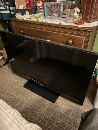 43” flat screen sanyo 1