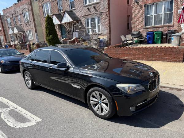 2012 BMW 740LI NAVEGACIÓN CÁMARA DE REVERSA TECHO SOLAR AWD 105K MILLAS - $8,900 (Sunnyside)63654724629249120
