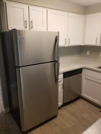 $2,006 / 2br - 985ft2 - Storage units, Cable Ready, Refrigerator, Balcony (Fairview)63956649786499124