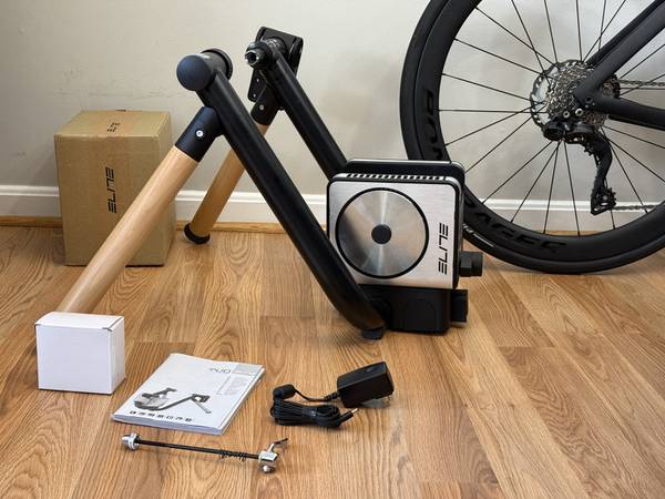 Elite Tuo Smart Trainer 1