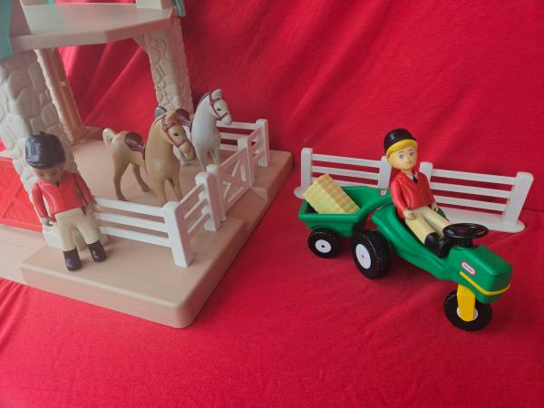 Casa de muñecas Little Tikes vintage de los años 80, establo de caballos - $150 (Tacoma)63439448866689124
