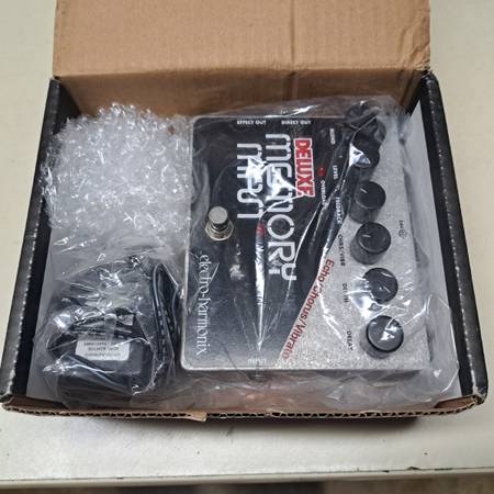 Electro- Harmonix Deluxe Memory Man Echo/Chorus/Vibrato/Delay 1