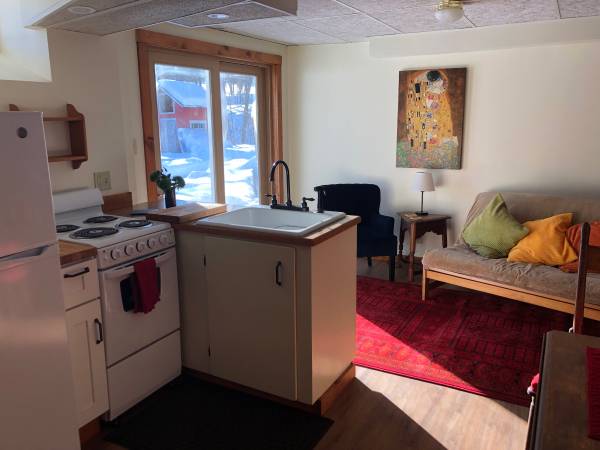 $1,250 / 450ft2 - Private studio/bath/kitchenette (utilities/wifi included) (Waitsfield/Mad River Valley)63784640036993120