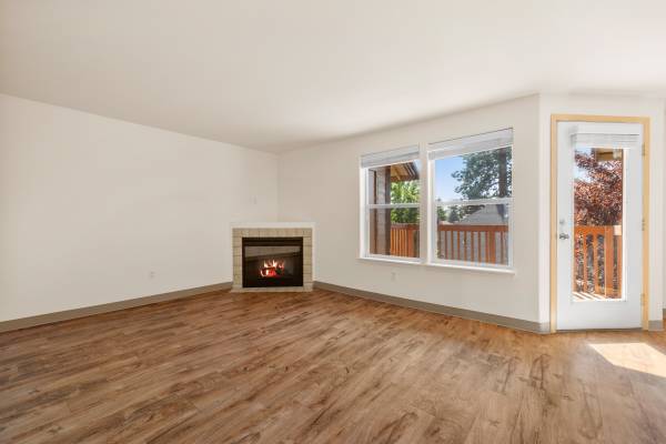 $1,795 / 2br - 933ft2 - 2 BEDROOM, 2 BATHS  //  PETS WELCOME!  // ONE MONTH FREE! (2020 NE Linnea Drive Bend, Oregon)63839294230403124