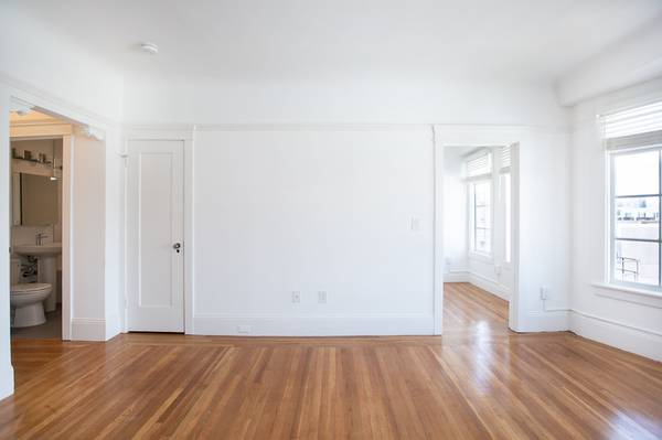$3,495 / 1br - 422ft2 - Studio/Hayes Valley/250 Fell&Gough/W/D in unit/Top Floor !! (hayes valley)63826176291331124