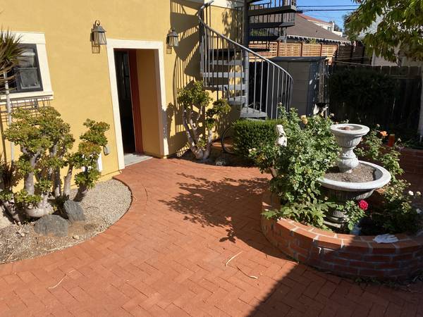 $2,000 / 950ft2 - Studio with attached 2 car garage (San Diego)63865931186305120