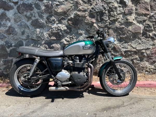 2001 Triumph Bonneville - plus extra parts
