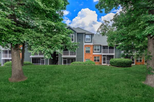 $2,219 / 2br - 1073ft2 - On-call Maintenance, Guest Parking, Pantry (8017 Ashberry Ln, Pasadena, MD)63694447157633124