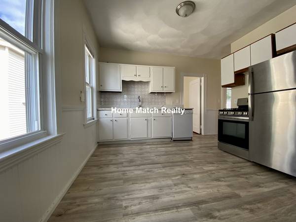 $3,400 / 3br - West Somerville 3 Bed/1 Bath Apartment | Near Tufts University63810087302787122