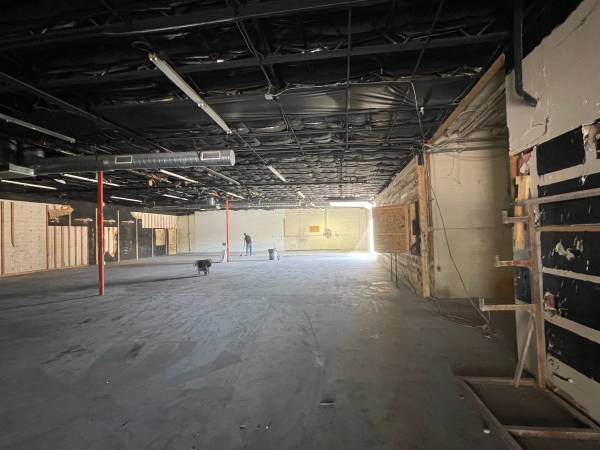 $8,570 / 6856ft2 - TEMPE INDUSTRIAL FLEX SPACE w/ GATED YARD (48th Street & Southern)64024824050817123