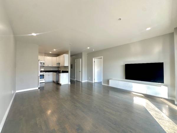 $4300.00 / 3br - 1150ft2 - Amplio y luminoso condominio de 3 dormitorios en SF con iluminación inteligente, comodidades modernas y acceso ideal63658014030465122
