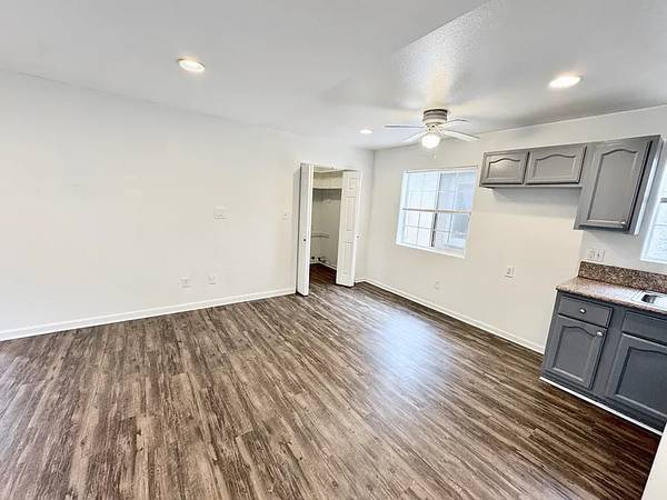 $1,639 / 3br - 1085ft2 - Spacious & newly renovated units in South Los Angeles (Los Angeles,CA)64035737863297121
