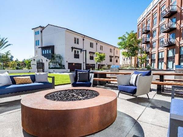 $2,704 / 1br - 721ft2 - Stunning 1 BR  Rooftop Firepits, Walk to Shops, Coastal Living (hercules, pinole, san pablo, el sob)63695821788931124