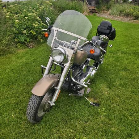 ¡WOW!!! 1.011 millas, Harley Fatboy 2004 - $15.000 (Kenai)63470284491139122