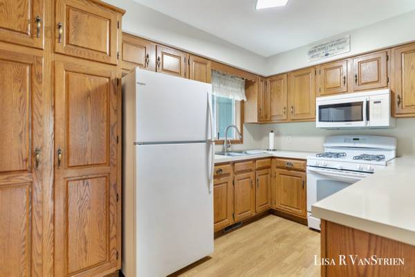 $205,000 / 2br - 1640ft2 - Peaceful Easy 55+ Living Condo (Grand Rapids Kentwood)63985941211010122