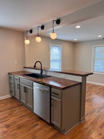 $1,375 / 1br - 660ft2 - Charming Bungalow for Rent (Bristol, Tennessee)63840115352705124