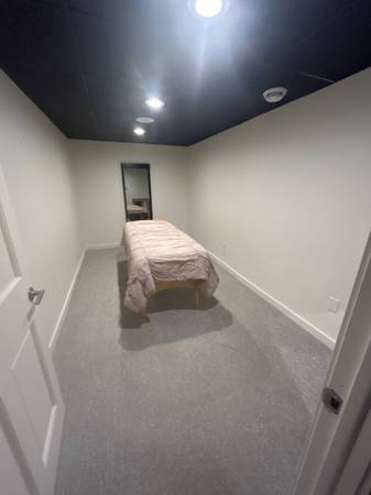 Lower-Level Room for Rent – Inside Established Spa Near Lambeau Field 1