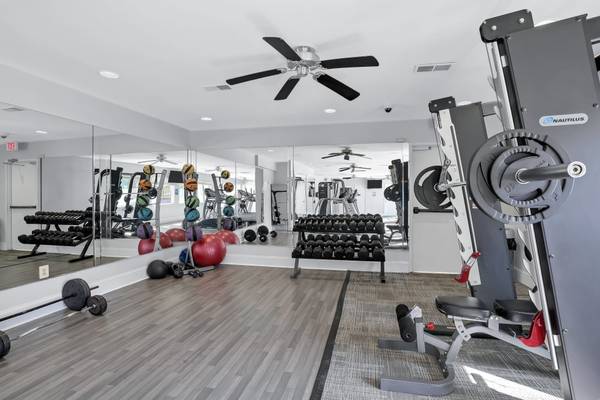 $1,817 / 2br - 810ft2 - Beautifully Landscaped Grounds, Gated Access, Balcony63694482835201120
