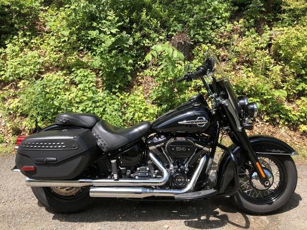 2019 Harley-Davidson Heritage Classic 114 Vivid Black 1