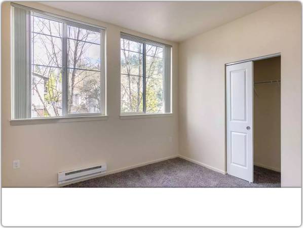 $4,300 / 4br - 1642ft2 - Redmond Square – Enjoy easy access to public transport! (Redmond)63688586551041121