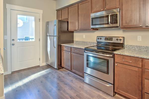 $2,895 / 2br - 2 Bed + Den + Parking for 2 Vehicles! (Bothell)63944964715138123
