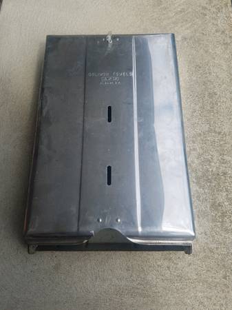 paper towel dispenser 1