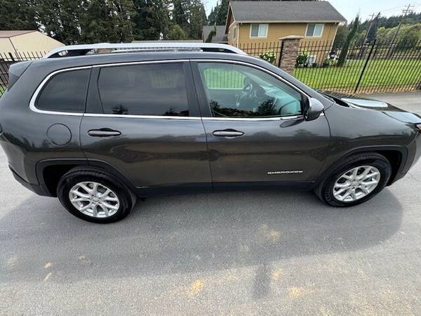 2015 Jeep Cherokee Latitude 4WD con solo 96,000 millas - $10,995 (molalla)63441978004995124