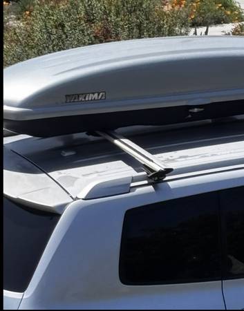 Yakima rooftop box with Thule roof  rack, Silver 1