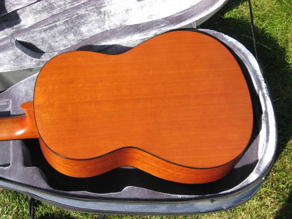 Yamaha Nylon String Acoustic Guitar with case - $125 (Marysville)63471420814083122