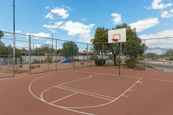$1,295 / 2hb - 800ft2 - 📚 Amplio departamento de 2 habs. con estudio adicional para oficina 🖥️ La unidad #2018 está DISPONIBLE AHORA (Tucson)63674722532865122