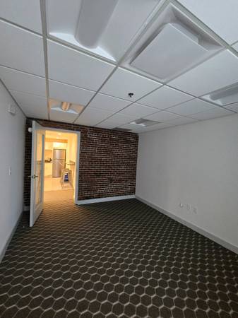 $1,000 / 166ft2 - Quincy Center Office Space63611897231233124