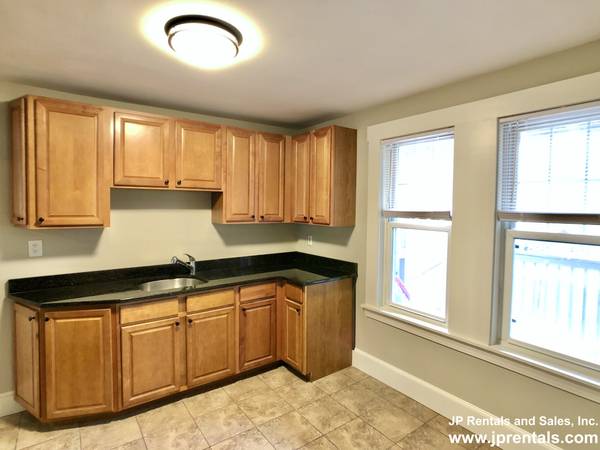 $2,200 / 2br - Avail 10/1 Roslindale Sq 2 Bed w/Updated Kitchen Laundry & Parking Inc (Roslindale)63824666854275123