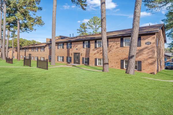 $1,275 / 2hab - 745ft2 - ¡Disponible! – Amplio de 2 dormitorios / 1.5 baños (518 N Hardee St, Durham NC, 27703)63685998212353120