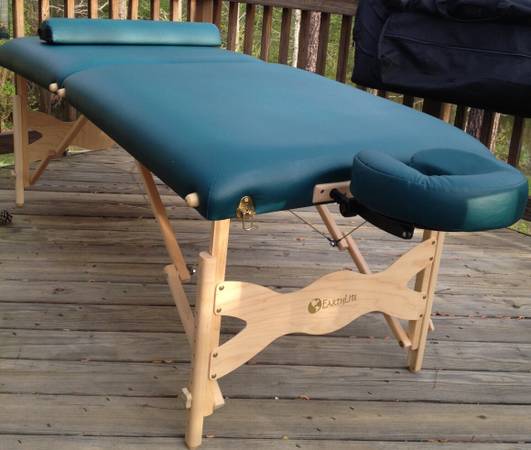 Earthlite Spirit portable massage table. Extra Wide. Like New. 1