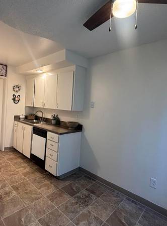 $1,350 / 1br - Secure Key Card Access - Pool & Sauna + Near Washington Square Mall (Beaverton Tigard)63615696147073121