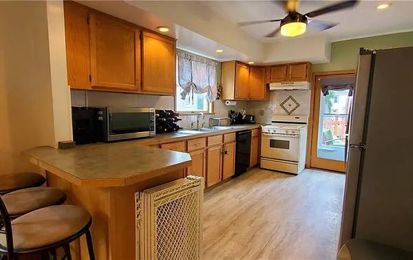 $2000.00 / 3br - 1236ft2 - Charming 3 Bed, 2 Bath Village Home in East Syracuse - $2000 - Availab63982837979010122