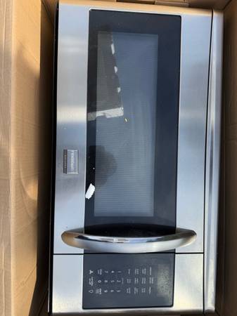 Still here - Free Microwave for parts or repair 1