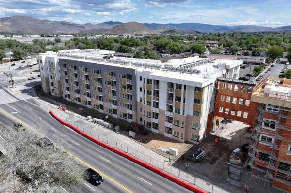 $1,432 / 2br - Smoke-free community, Resident Clubhouse, Balconies (1130 E Moana Ln, Reno, NV)63682273228291122