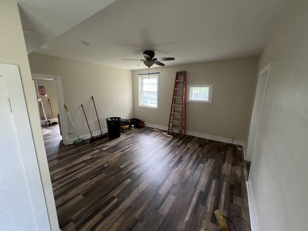 $1700.00 / 4br - Unidad recién actualizada en Altoona | 4 dormitorios/2 baños | $1700/mes | Disponible63845960776065122