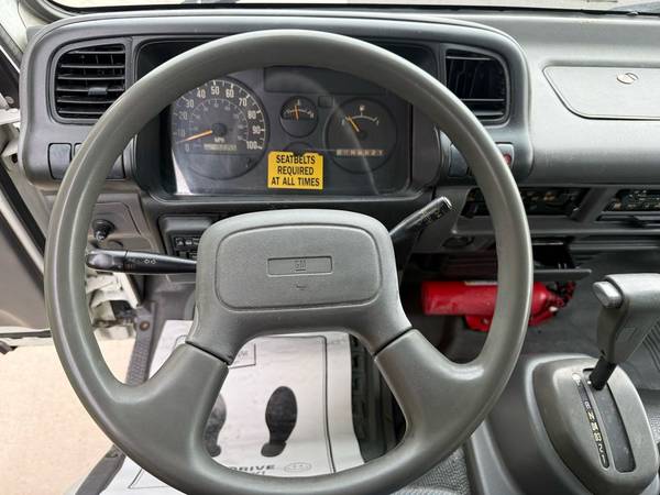 2004 GMC W4500 15ft - Photo 14