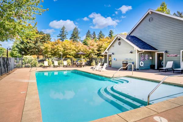 $1,821 / 3br - 1067ft2 - Garages Available, Outdoor Spa, 3BD 2BA (6600 Southwest Wilsonville Road, Wilsonville, OR)63831753044993122