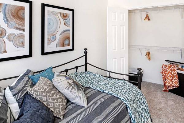 $1,529 / 2br - 1023ft2 - Enjoy the comfort of your new 2 bed / 2 bath! Washer/dryer included! (Saint Cloud)63988654034434124