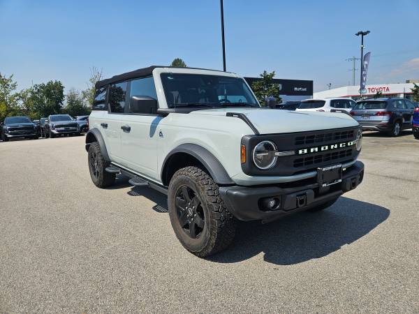 2022 Ford Bronco Black Diamond AWD 1