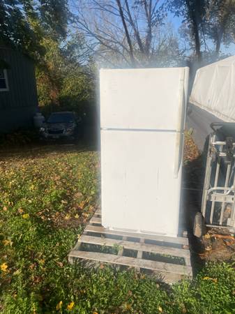 Small fridge/freezer 1