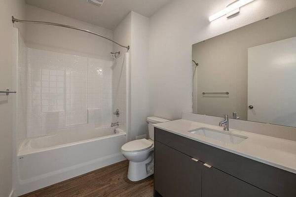 $1,910 / 2br - 912ft2 - Nearby Shopping, Private Patios, Full Size Washer/Dryer, Microwave (Wenatchee)63785452889089123