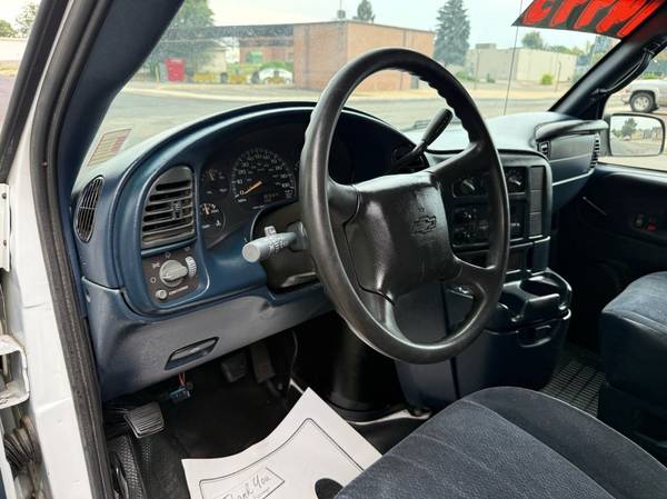 2005 Chevrolet Astro - Photo 11